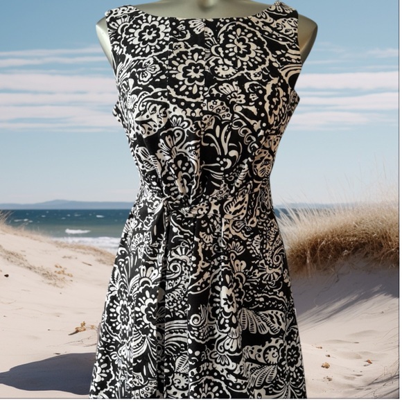Kim Rogers Dresses & Skirts - 💟Kim Rogers Black and White Floral Dress